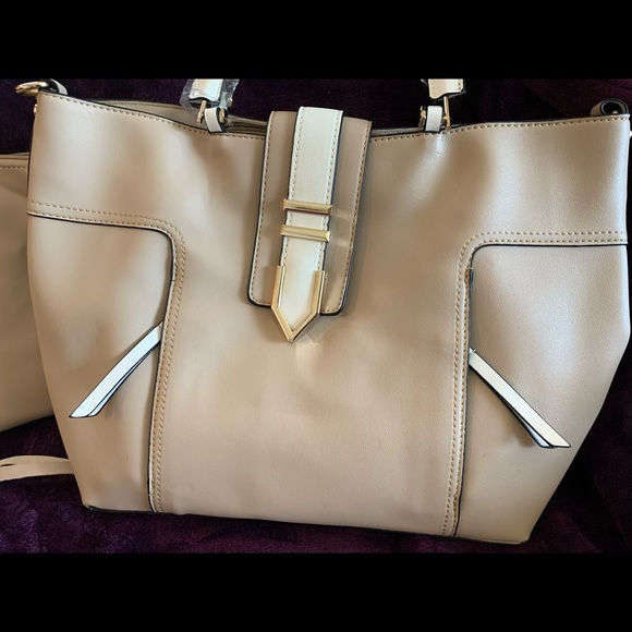 Cream colored tote bag! - Picture 4 of 6